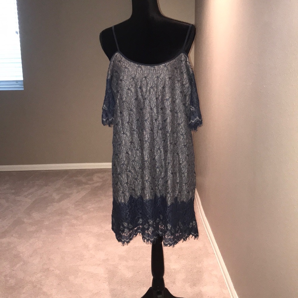 Buttons brand lace dress